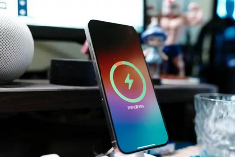 黎川苹果15换屏服务分享用什么充电器给iPhone15充电更好 